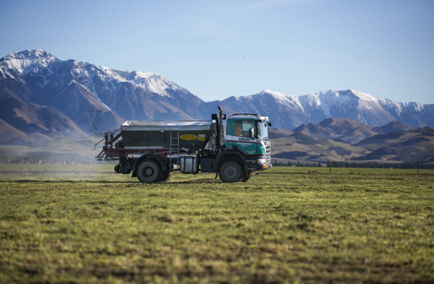 fertiliser spreader machine