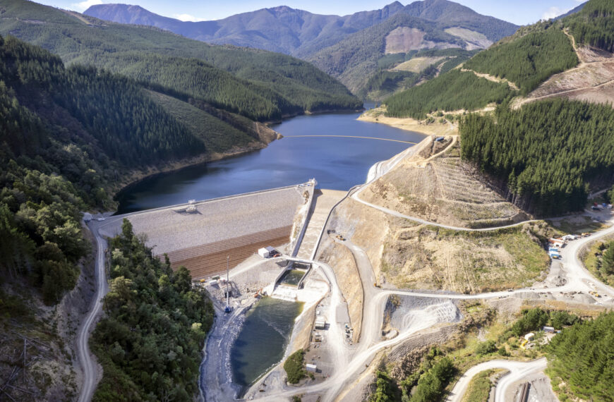 Dam delivers kiss of life to drought zone